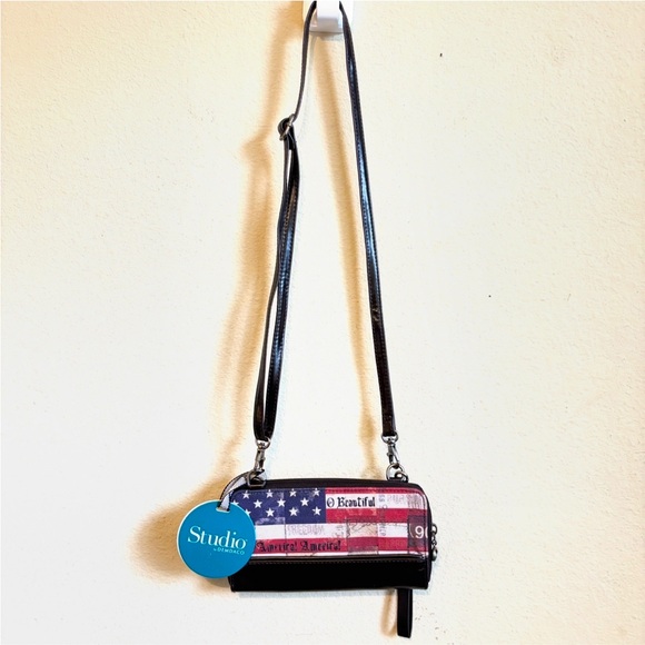 NWT Distressed American Flag Wristlet/Wallet/Crossbody - Picture 9 of 9